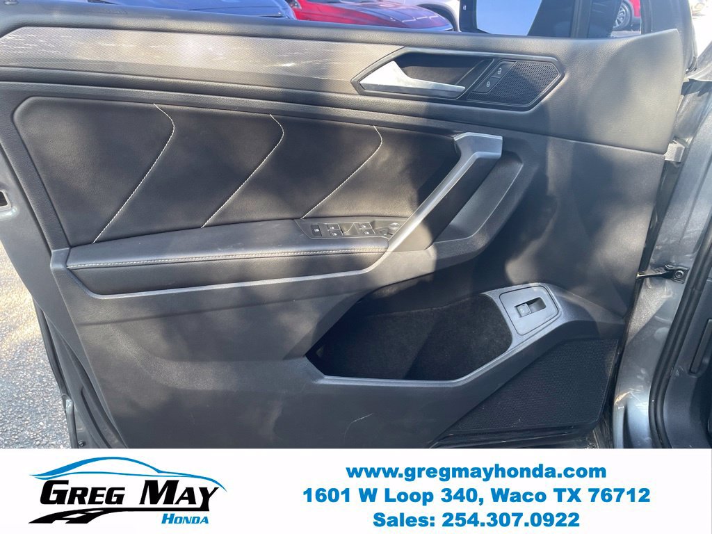 Used 2024 Volkswagen Tiguan SE w/ Panoramic Sunroof Package FWD image 11