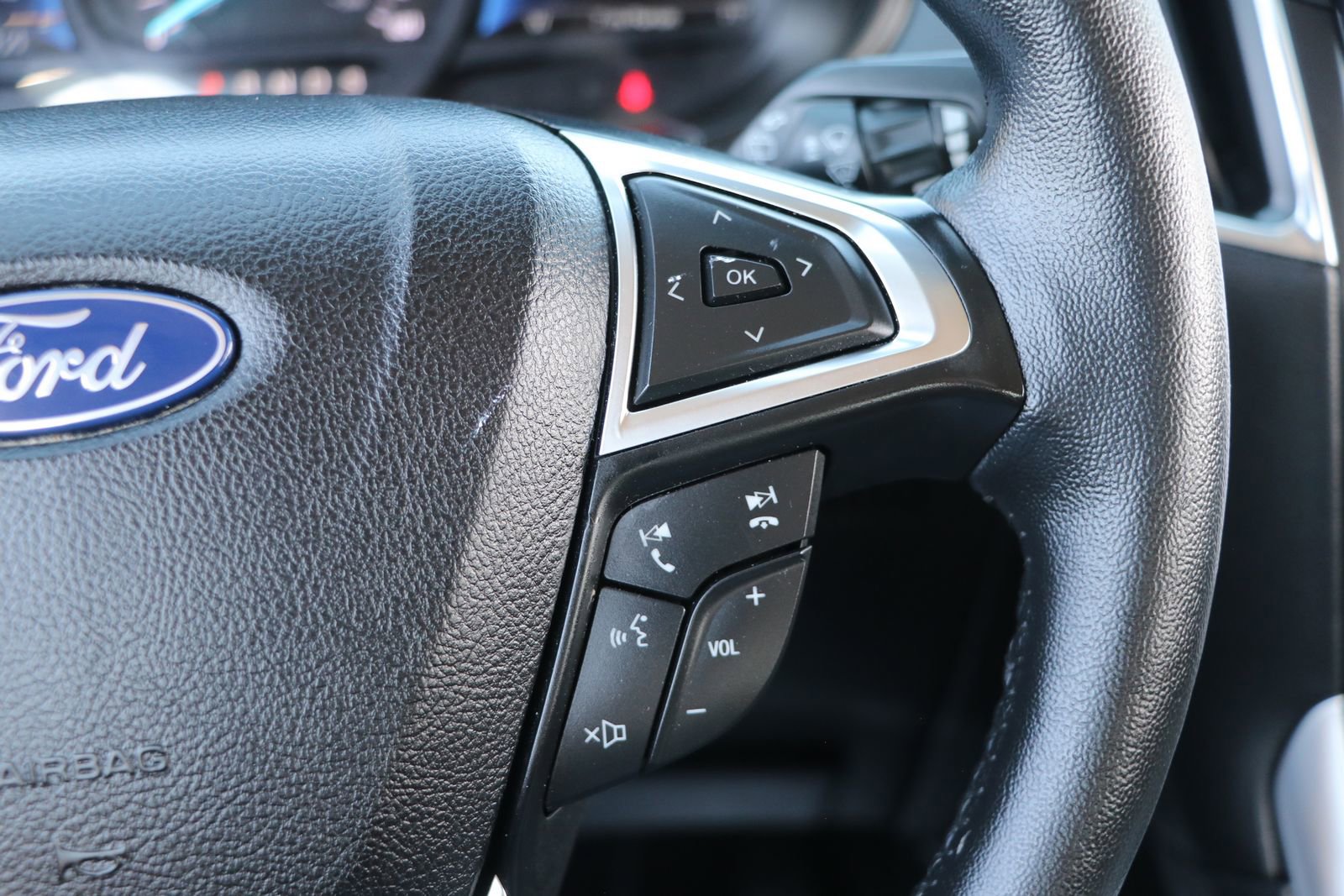 Used 2024 Ford Edge Titanium image 19