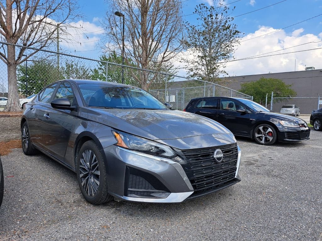 Used 2024 Nissan Altima 2.5 SV image 3