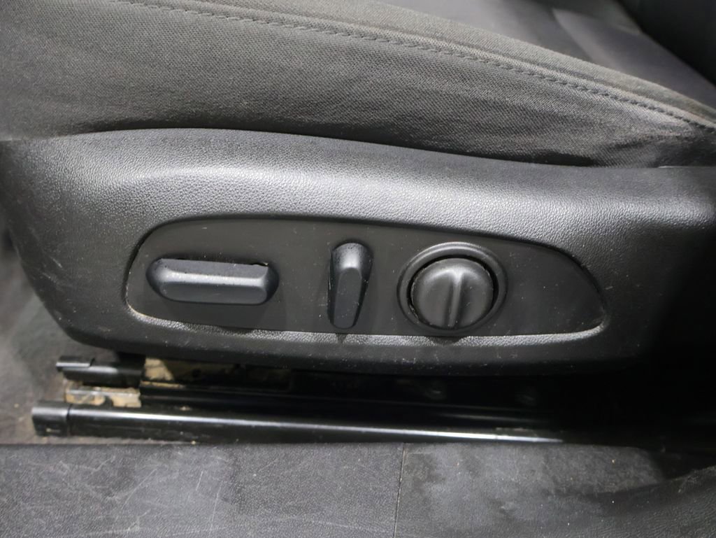 Used 2018 Chevrolet Malibu LT FWD image 12