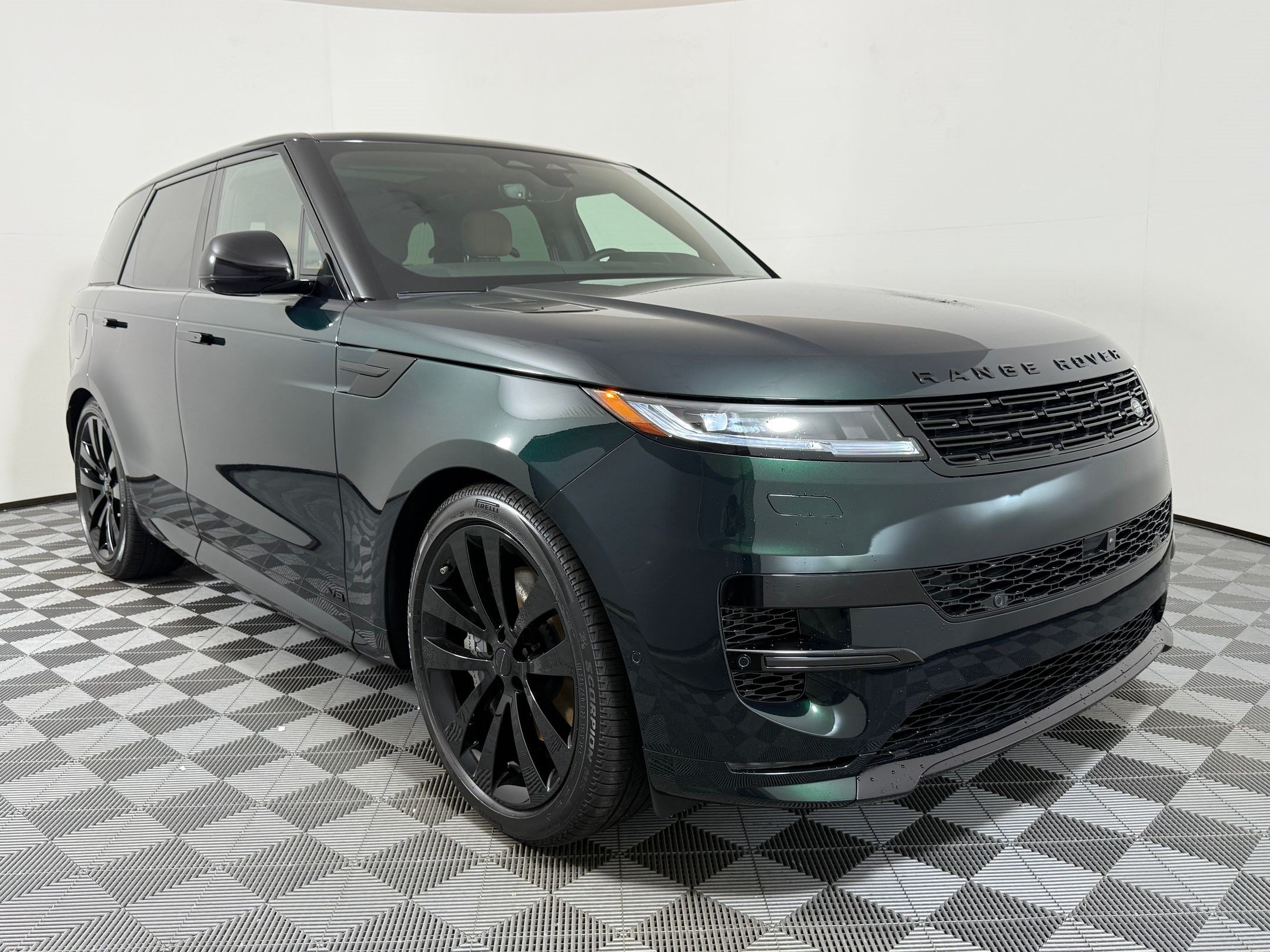 New 2026 Land Rover Range Rover Sport Dynamic SE AWD/4WD image 7