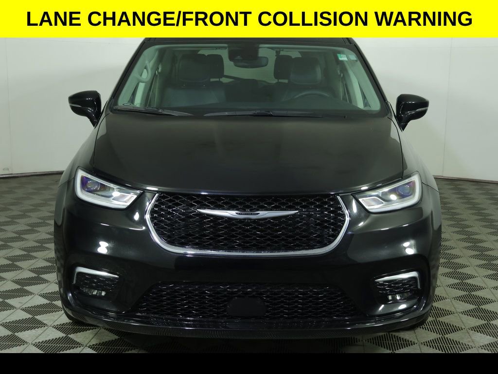 Used 2024 Chrysler Pacifica Touring-L image 8