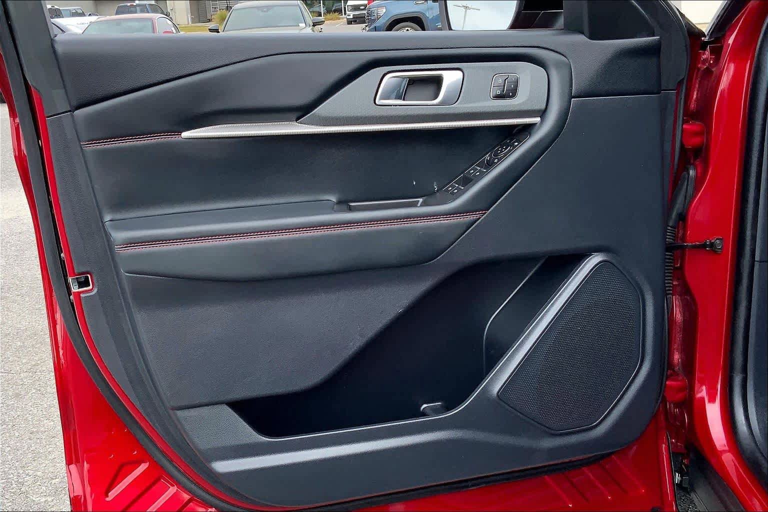 Certified 2025 Ford Explorer ST-Line w/ Premium Package image 21
