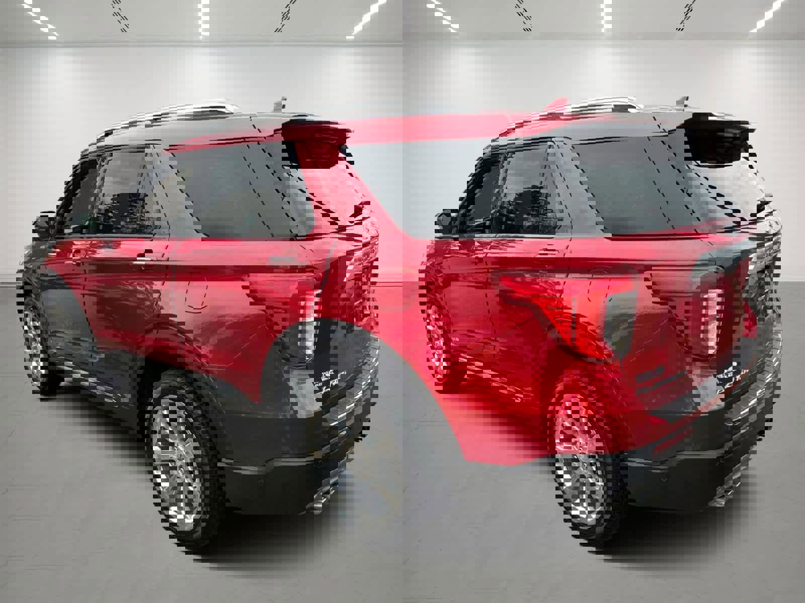 Used 2020 Ford Explorer Platinum w/ Premium Technology Package image 2