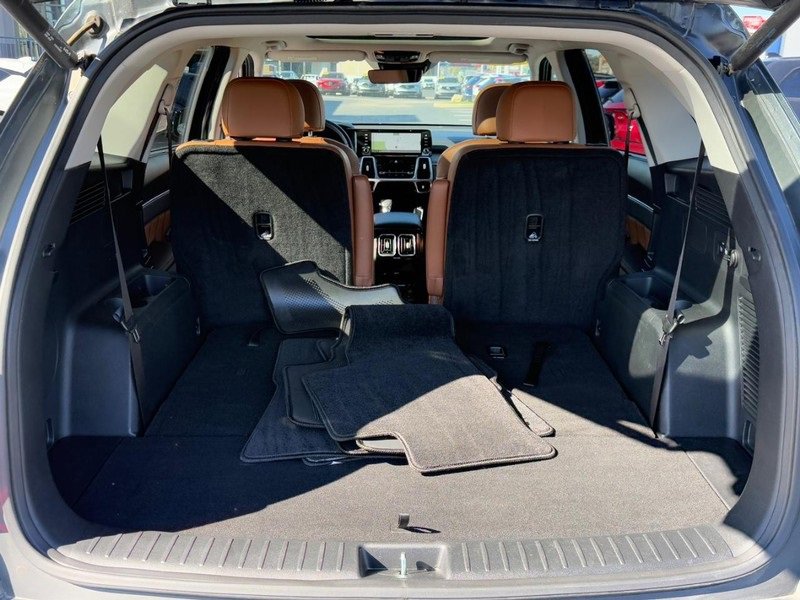 Used 2023 Kia Sorento SX Prestige image 4