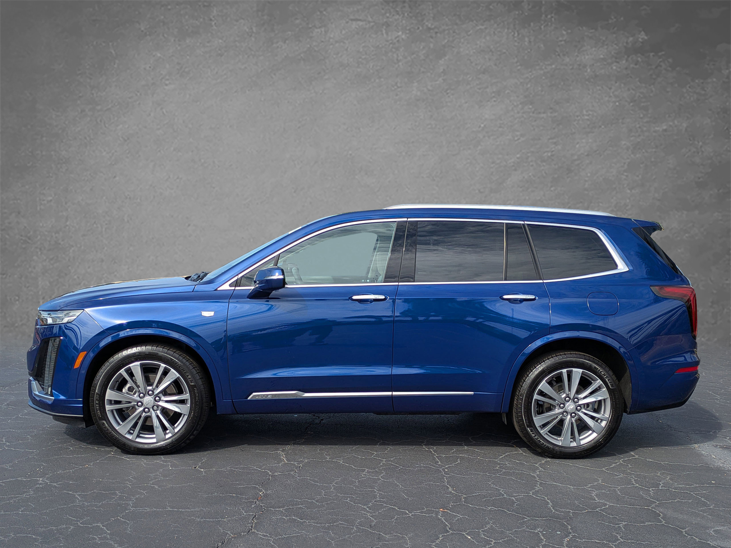 Certified 2024 Cadillac XT6 Premium Luxury image 3