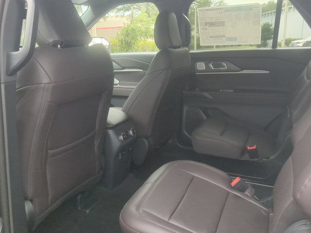 New 2026 Ford Explorer Platinum RWD image 4