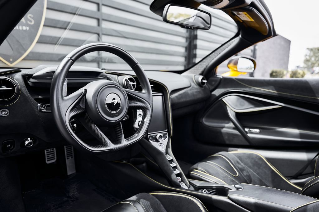 Used 2021 McLaren 720S Luxury RWD image 2