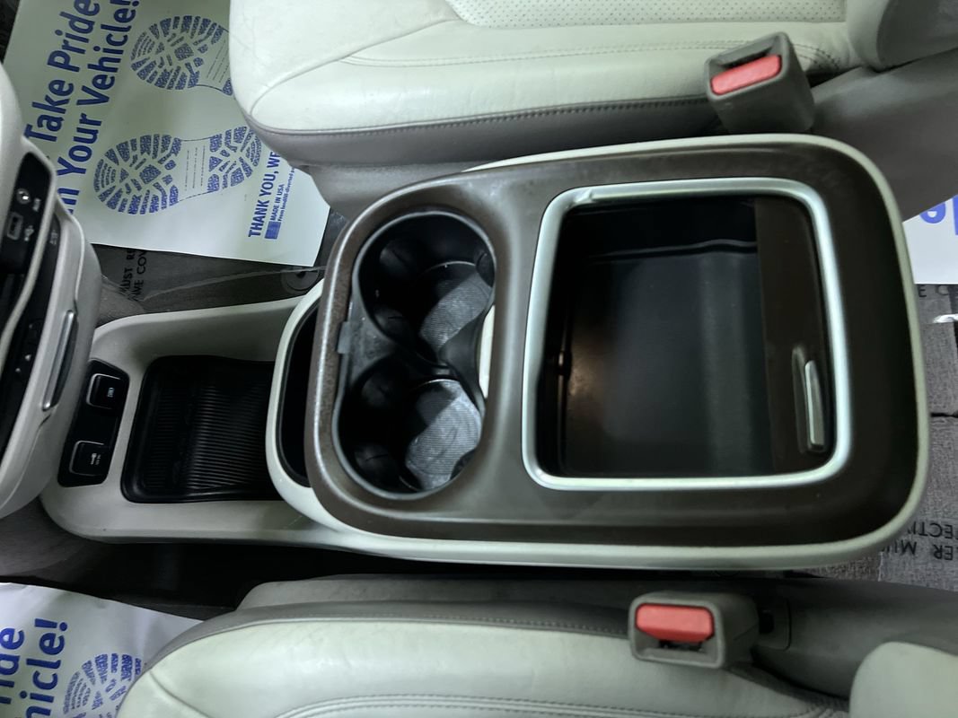Used 2017 Chrysler Pacifica Touring-L Plus w/ Tire & Wheel Group FWD image 24