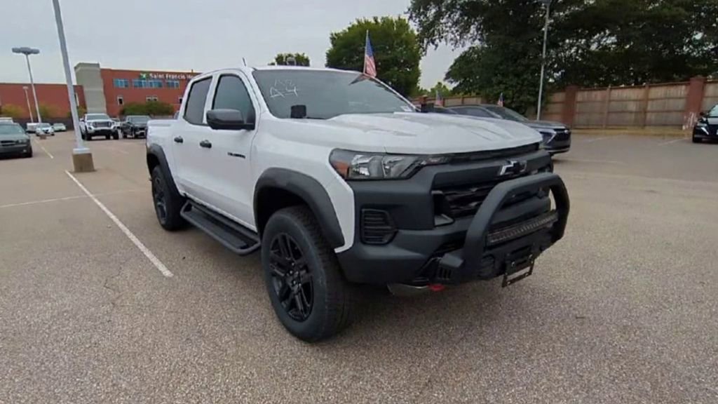 New 2025 Chevrolet Colorado Trail Boss w/ Off-Road Front Bumper Package image 3