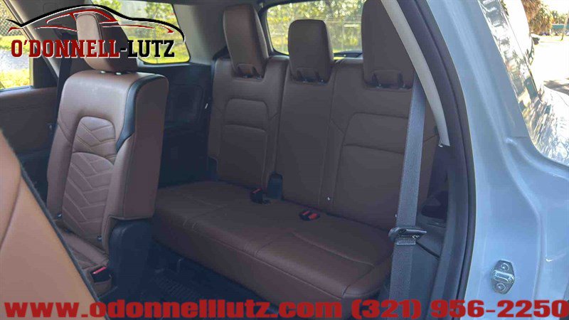 Used 2025 Nissan Pathfinder Platinum image 16