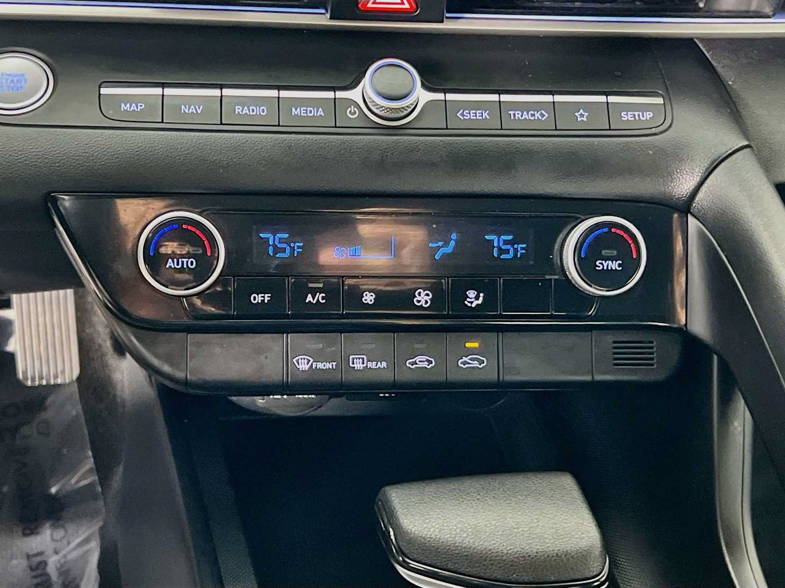 Certified 2024 Hyundai Elantra SEL FWD image 16
