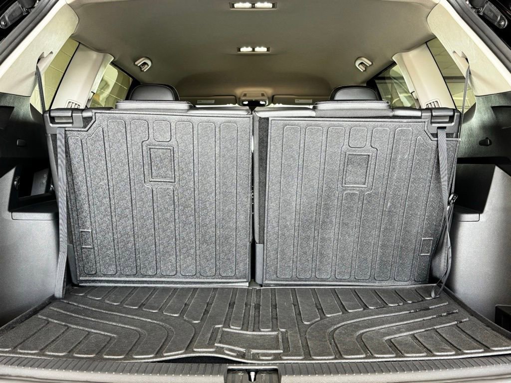 Used 2024 Volkswagen Atlas SE w/ Black Wheel Package image 11