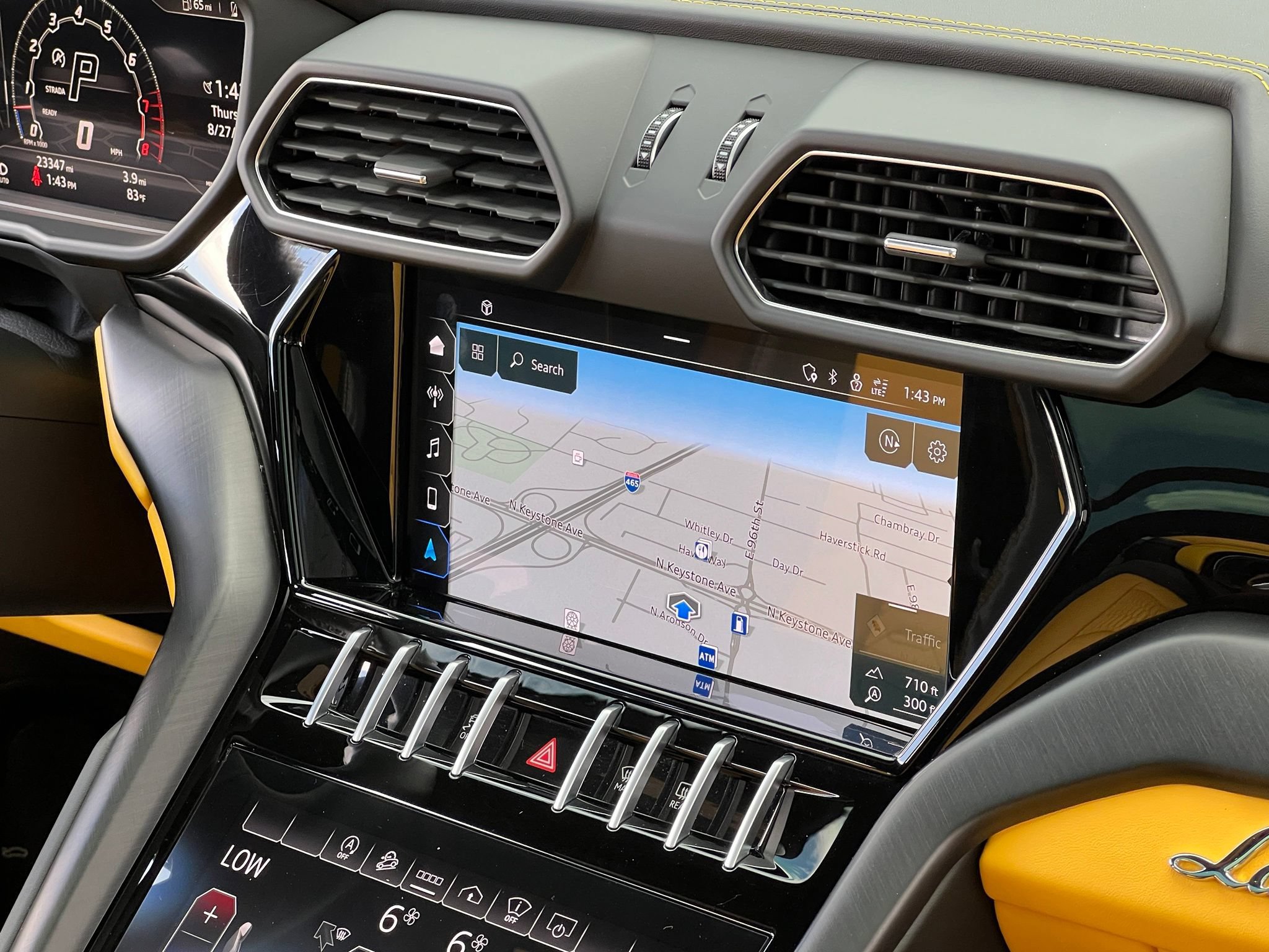 Used 2022 Lamborghini Urus AWD/4WD image 42