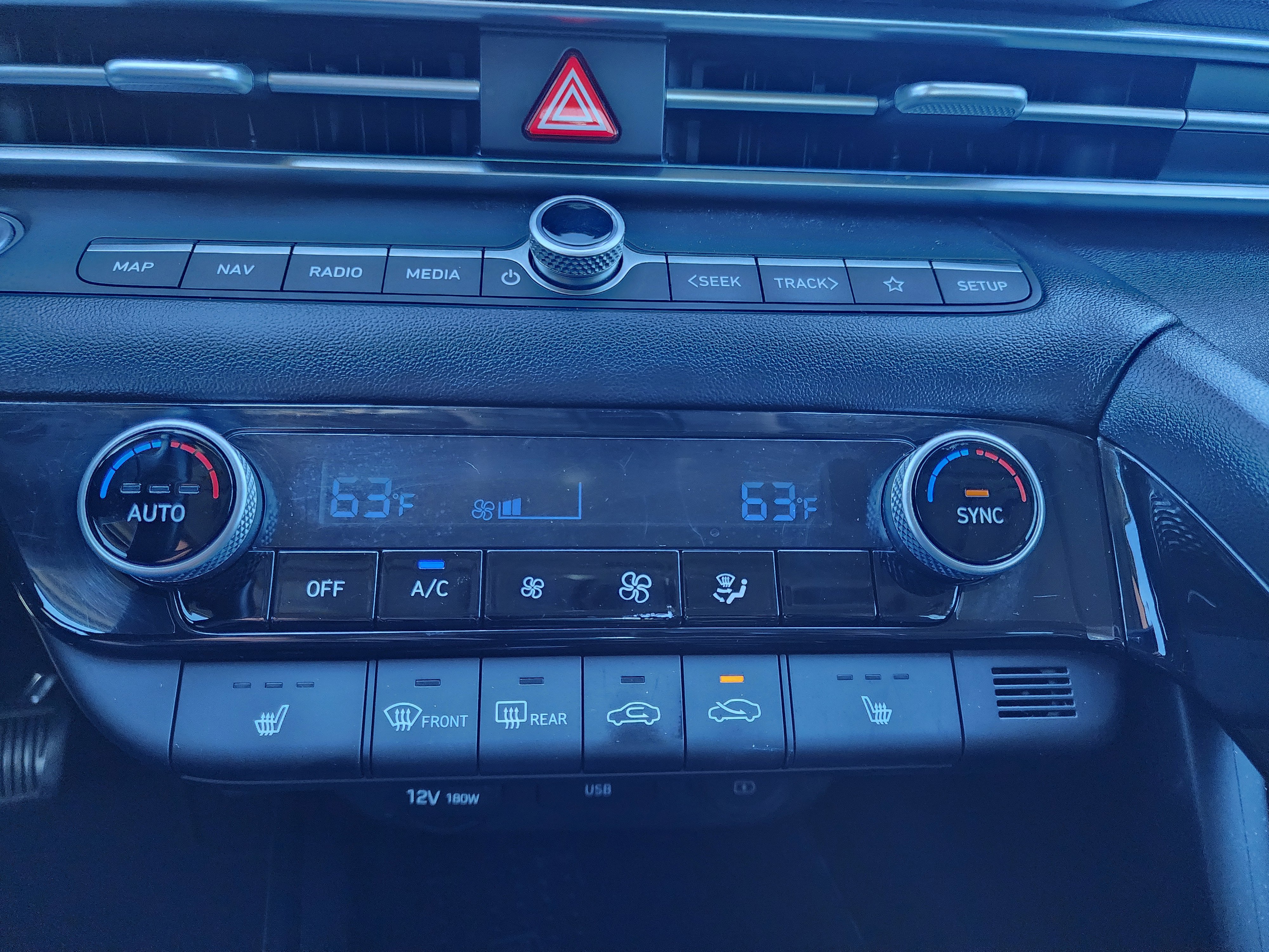 Used 2021 Hyundai Elantra Limited image 25