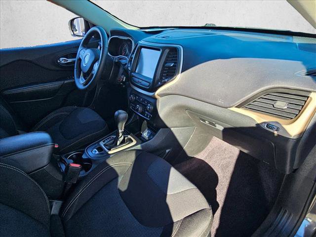 Used 2016 Jeep Cherokee Latitude w/ Comfort & Sound Group image 19