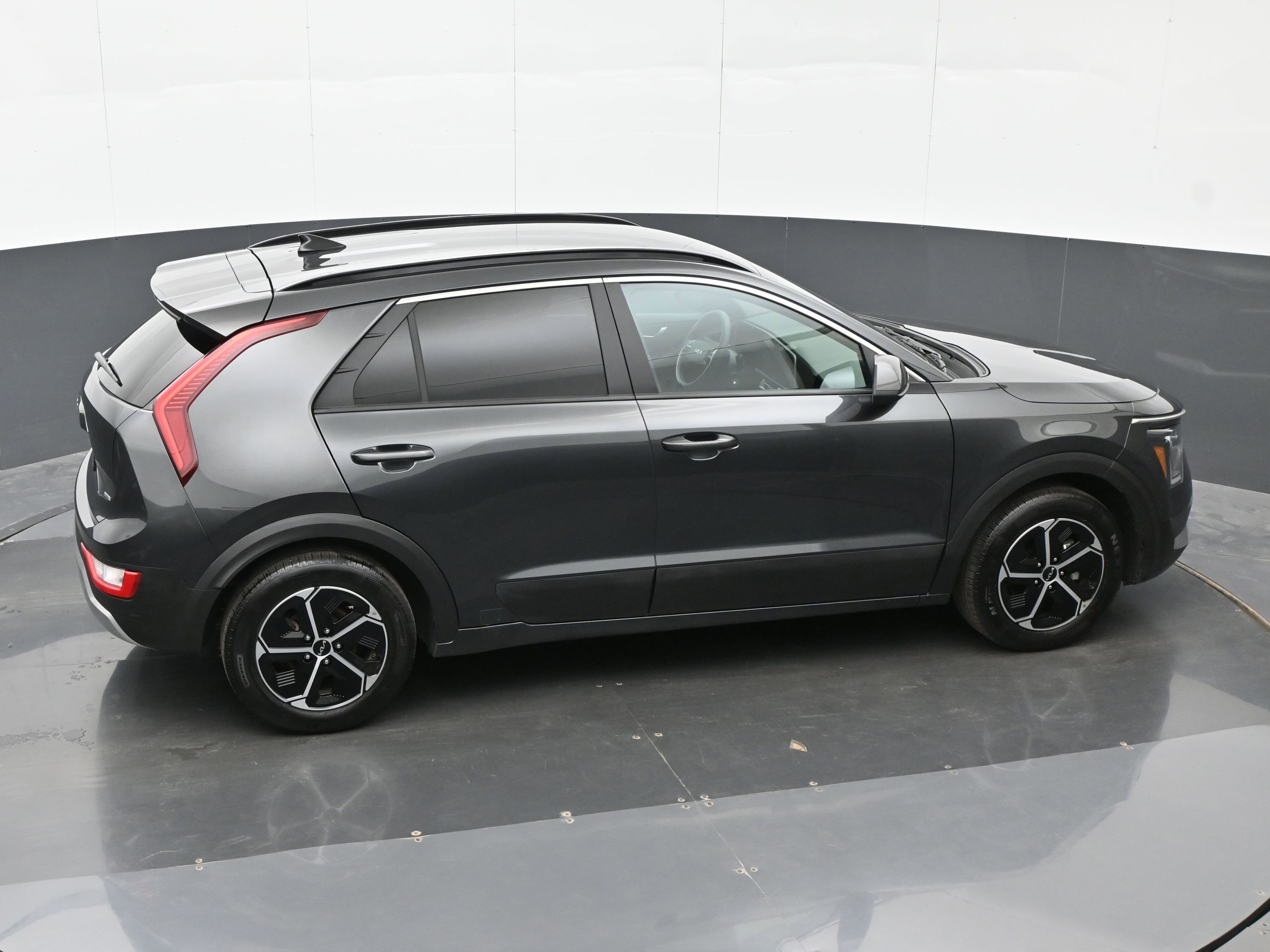 Used 2024 Kia Niro LX image 32