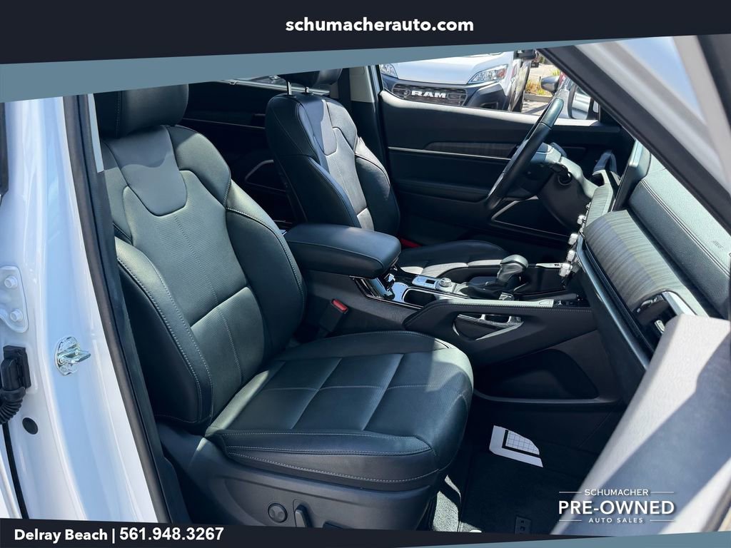 Used 2025 Kia Telluride EX w/ EX Captain's Chair Package FWD image 18