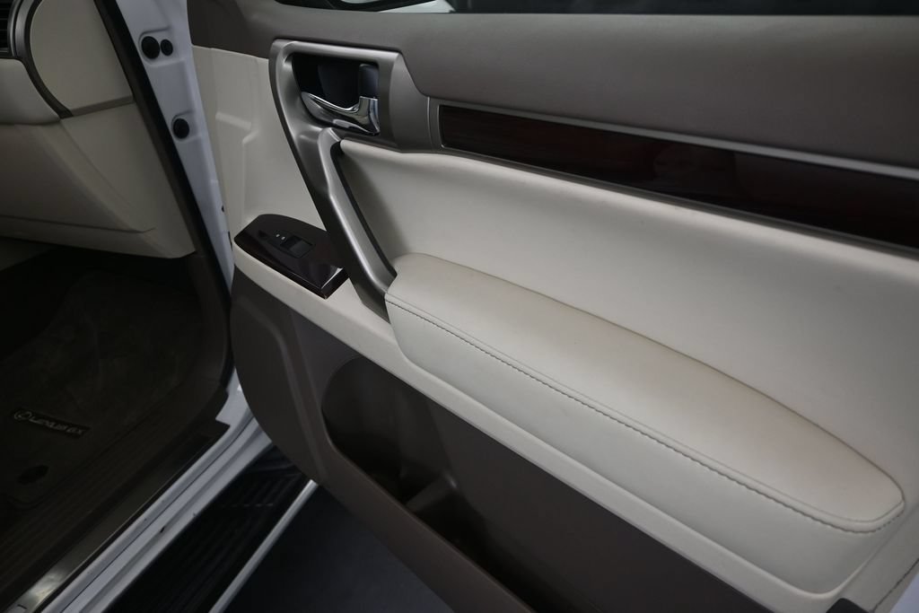 Used 2019 Lexus GX 460 Luxury AWD/4WD image 24