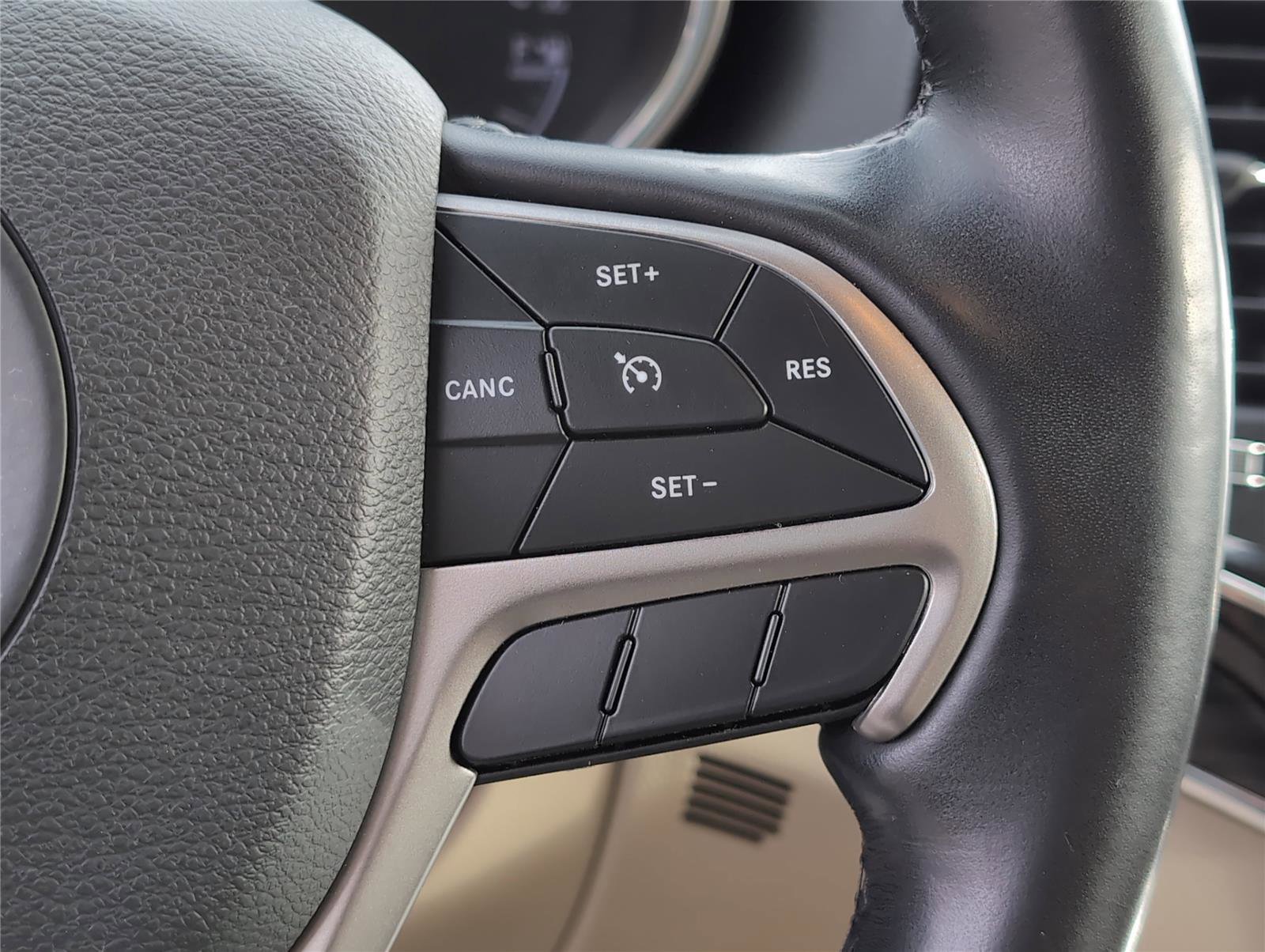 Used 2021 Jeep Grand Cherokee Limited image 25