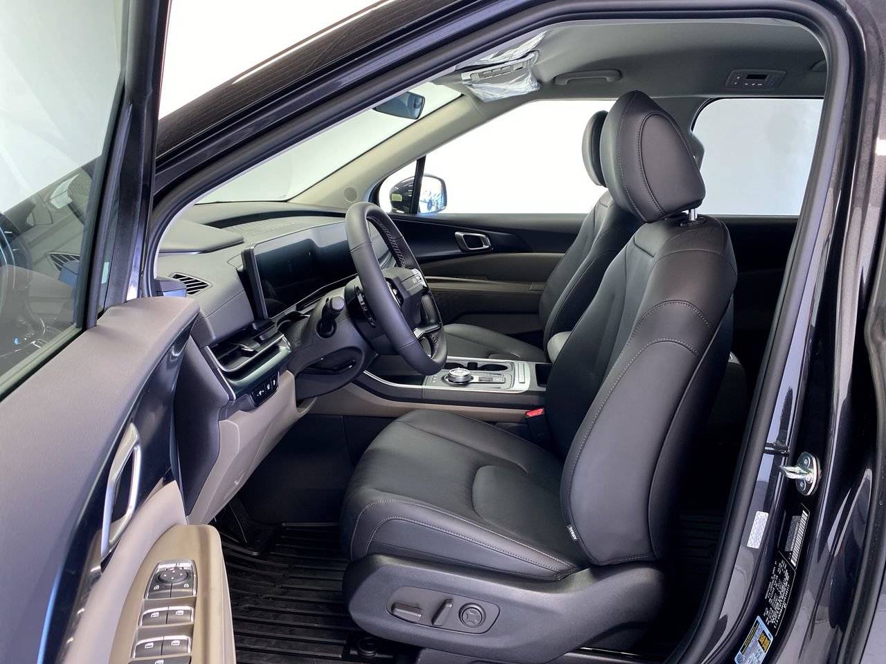 New 2027 Kia Carnival LXS FWD image 16