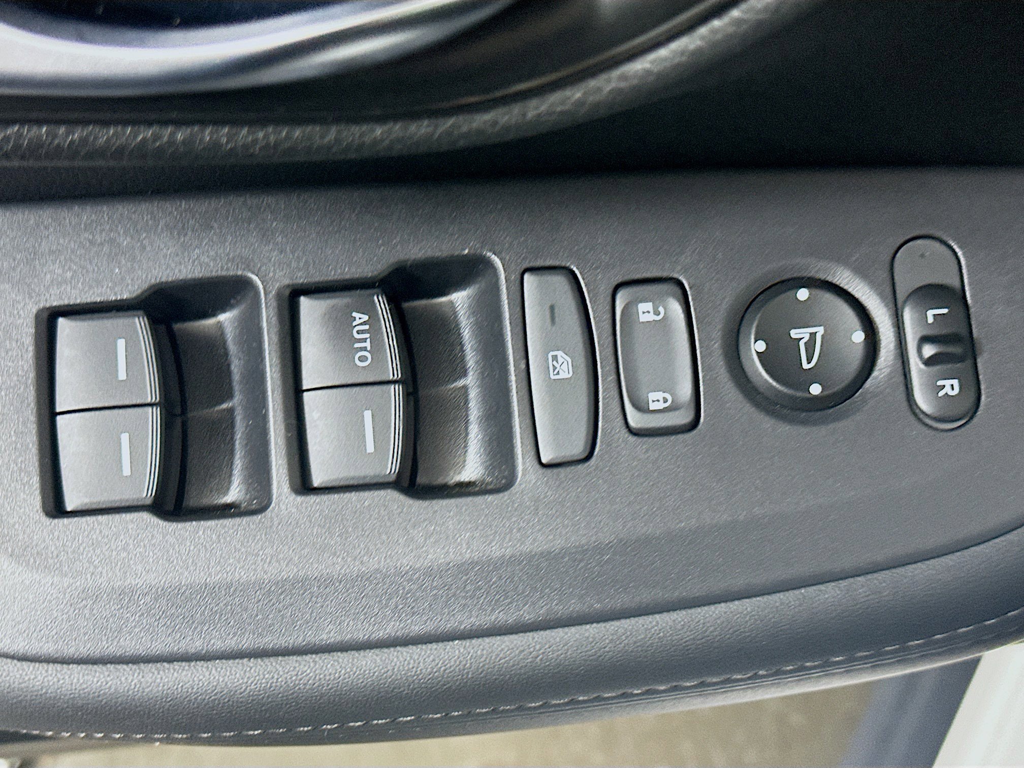 Used 2025 Honda HR-V LX image 15