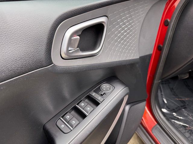 Used 2023 Kia Soul LX w/ LX Technology Package image 11