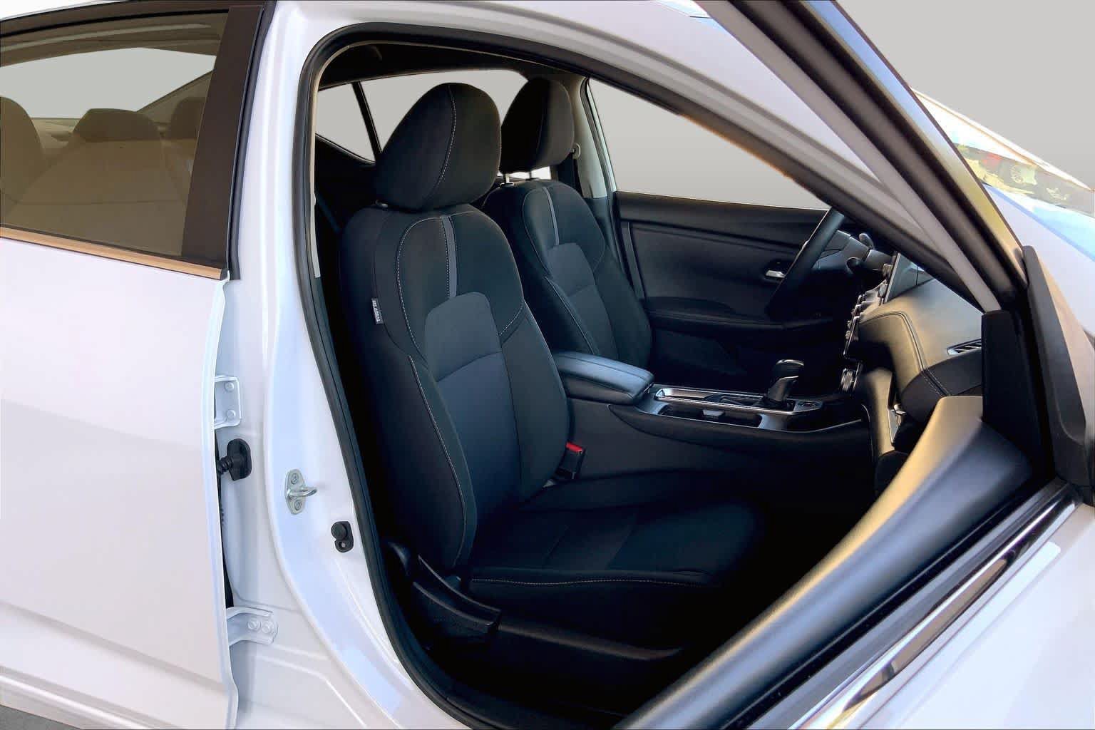 Used 2025 Nissan Sentra SV FWD image 9