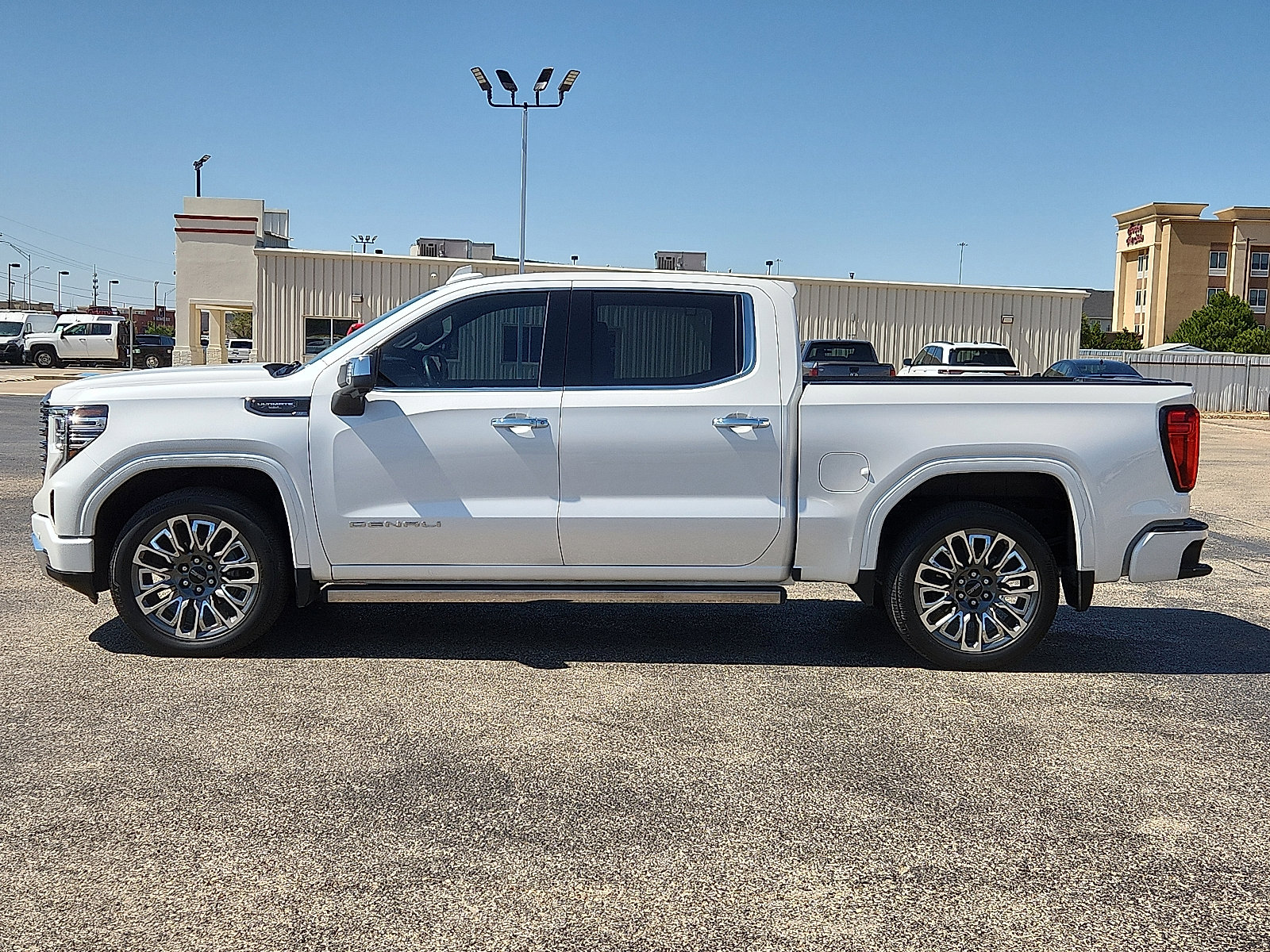 Used 2024 GMC Sierra 1500 Denali Ultimate image 2