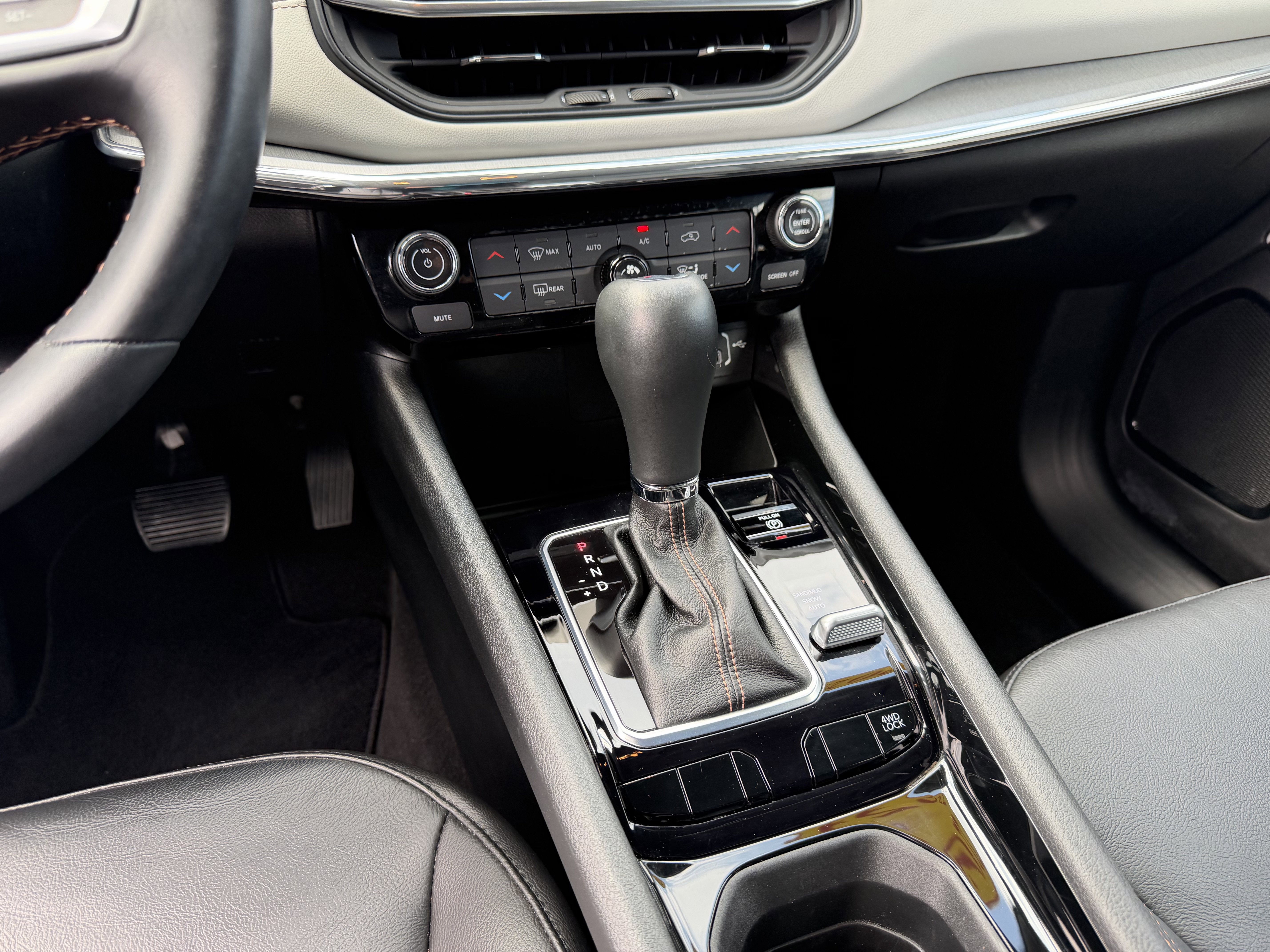 Used 2022 Jeep Compass Limited AWD/4WD image 18