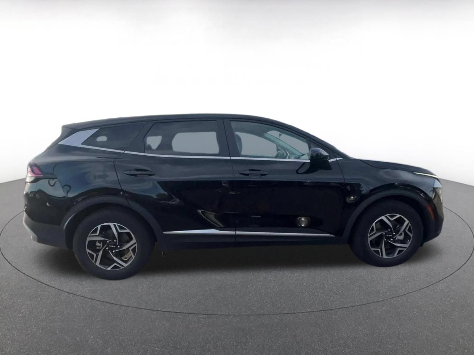 Used 2025 Kia Sportage LX FWD image 16