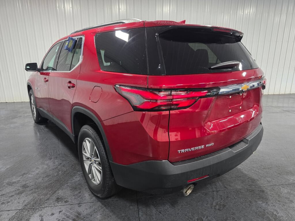 Used 2023 Chevrolet Traverse LT w/ Rear Camera Mirror Package AWD/4WD image 3
