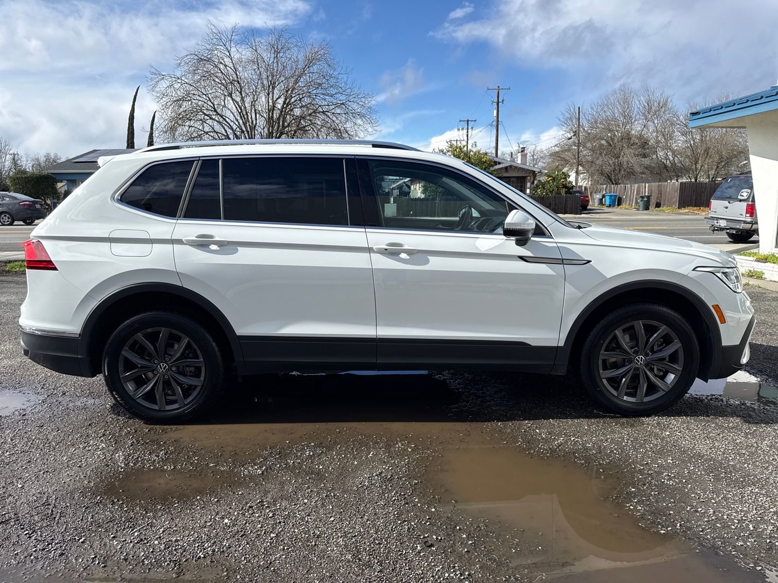 Used 2024 Volkswagen Tiguan SE image 6