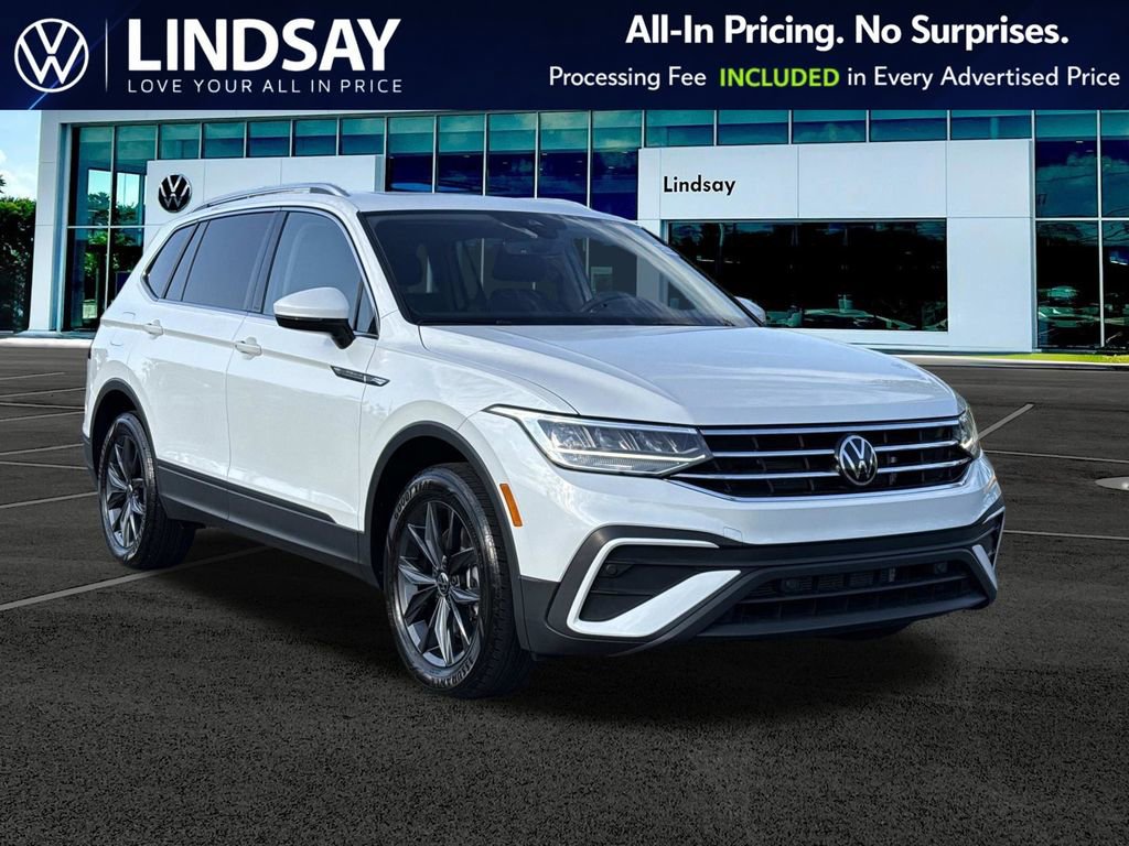 Used 2023 Volkswagen Tiguan SE w/ Panoramic Sunroof Package FWD image 1