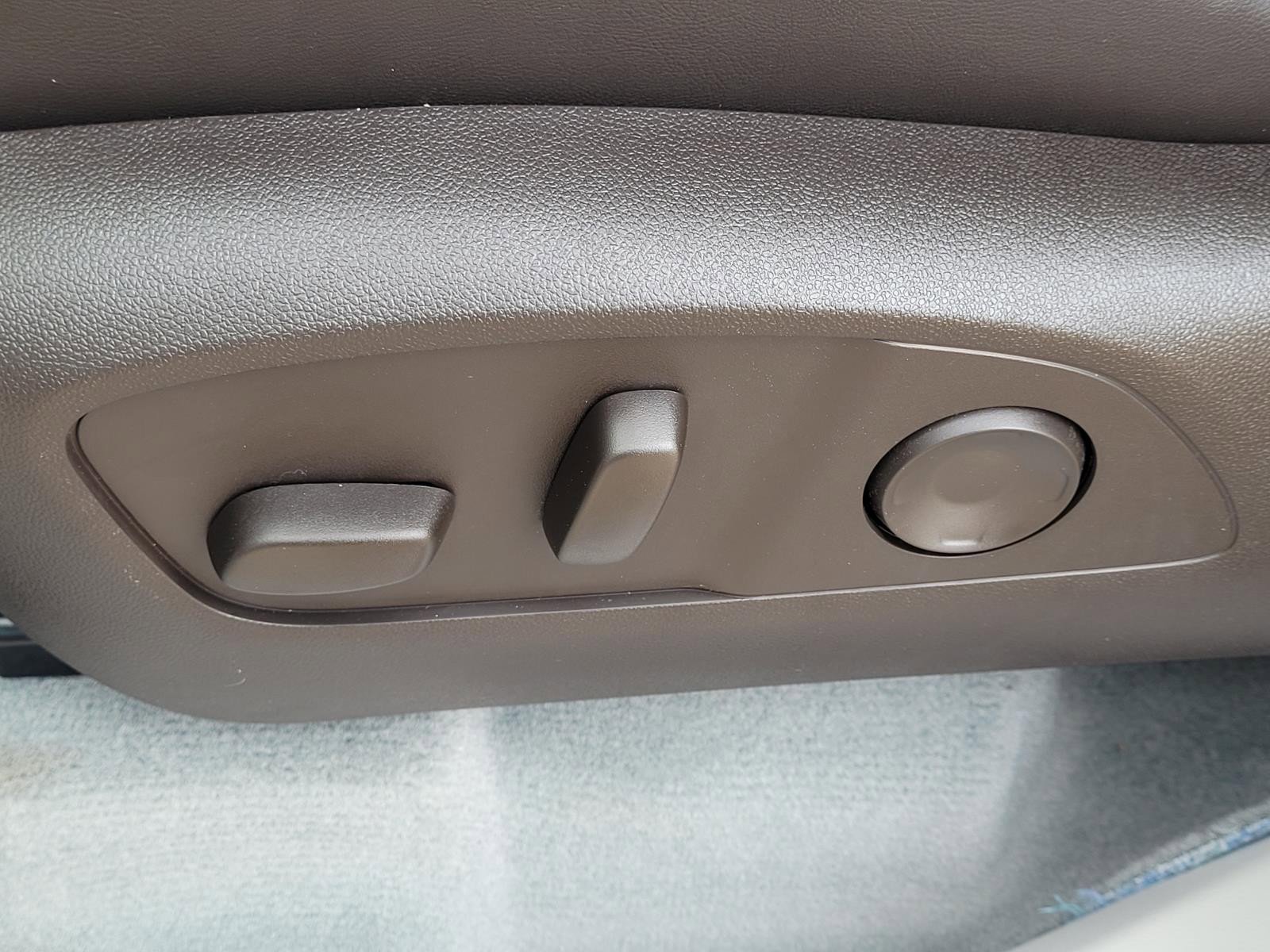 New 2026 GMC Acadia Denali w/ Super Cruise Package FWD image 11