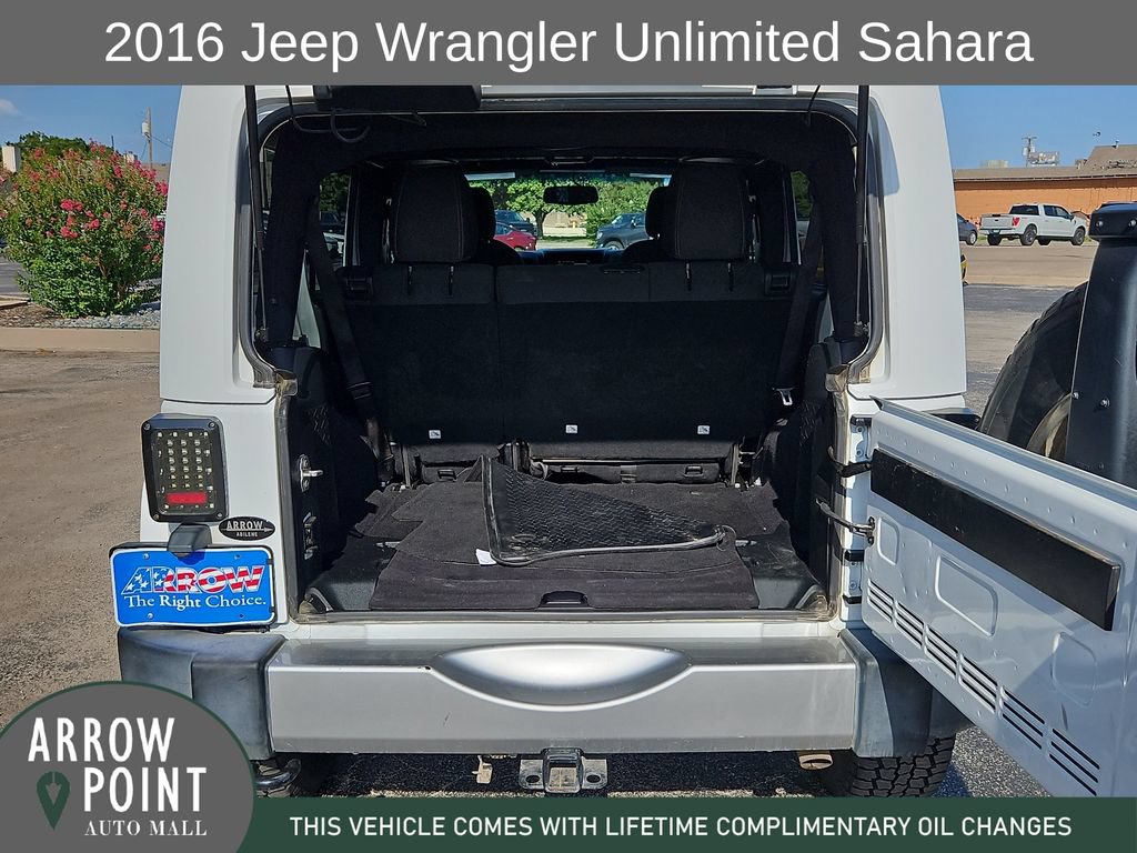 Used 2016 Jeep Wrangler Unlimited Sahara w/ Connectivity Group AWD/4WD image 16