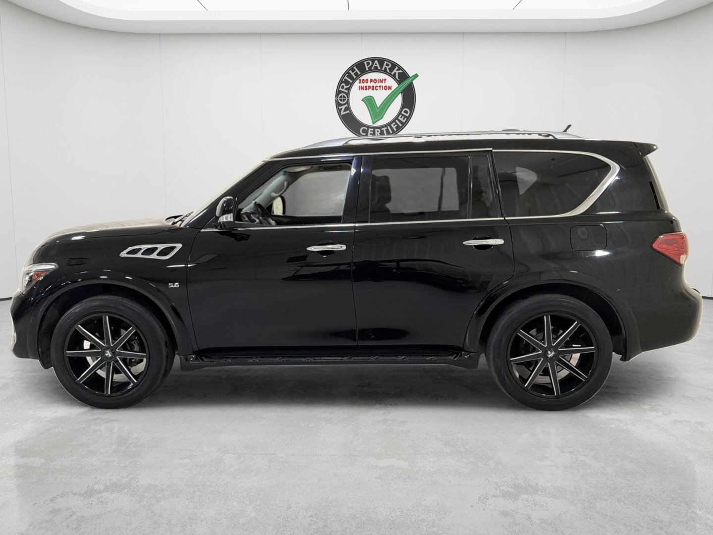 Used 2017 INFINITI QX80 2WD w/ Driver Assistance Package image 2