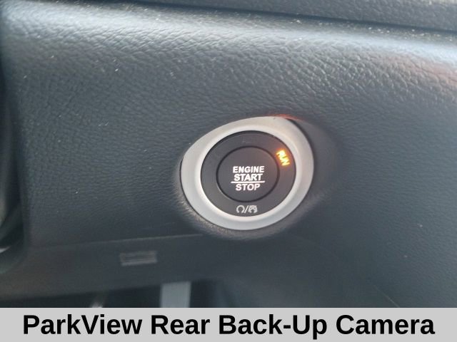 Used 2025 Chrysler Pacifica Select image 9