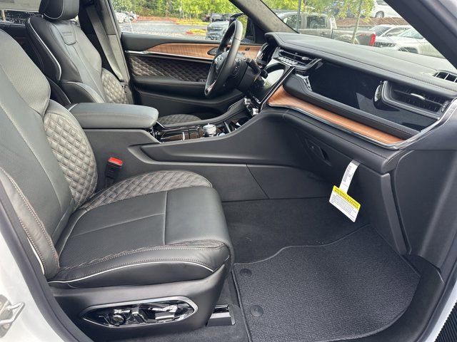 New 2025 Jeep Grand Cherokee Summit image 13