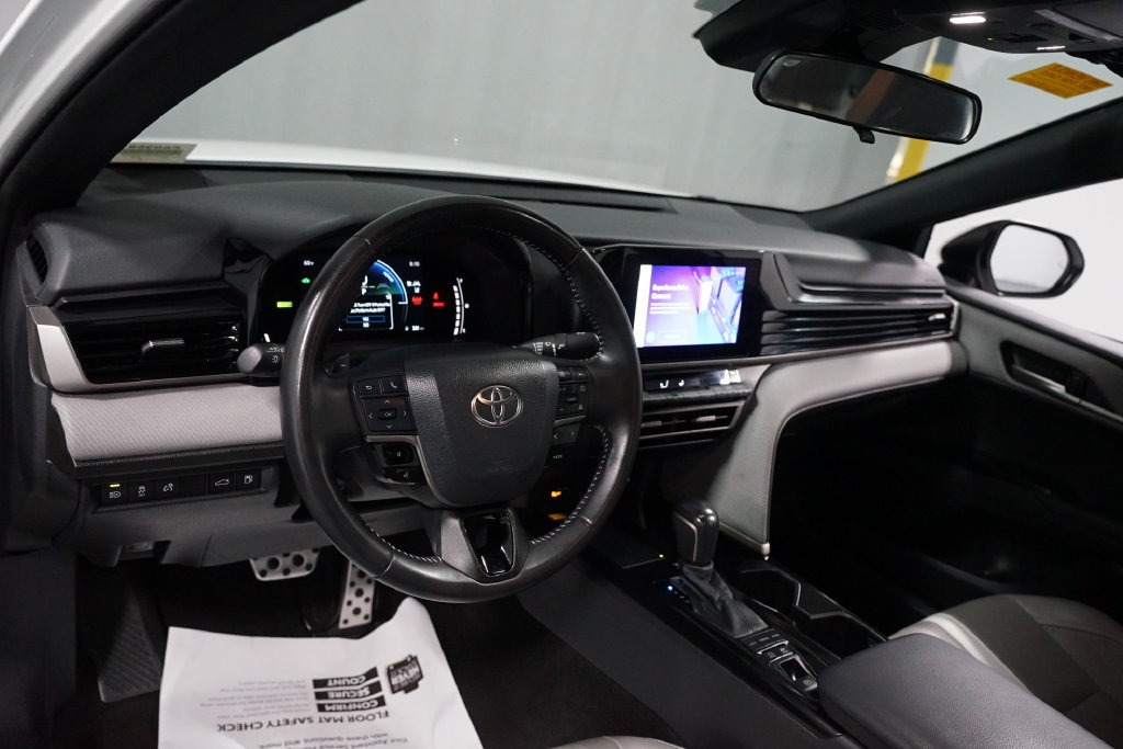Certified 2025 Toyota Camry SE FWD image 11