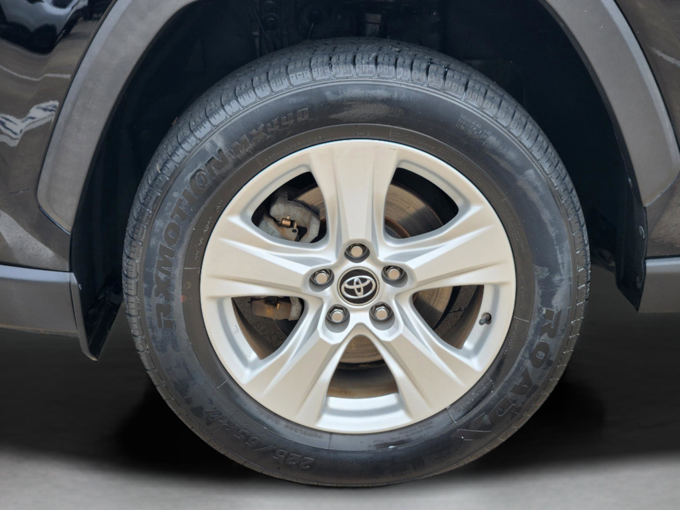 Used 2021 Toyota RAV4 XLE w/ Convenience Package image 35