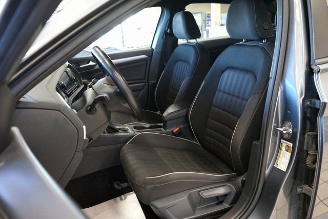 Used 2023 Volkswagen Jetta Sport image 2