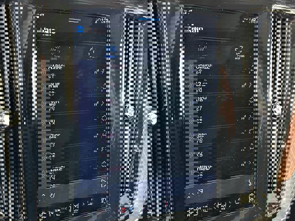 New 2024 Volvo S60 B5 Plus w/ Climate Package image 26