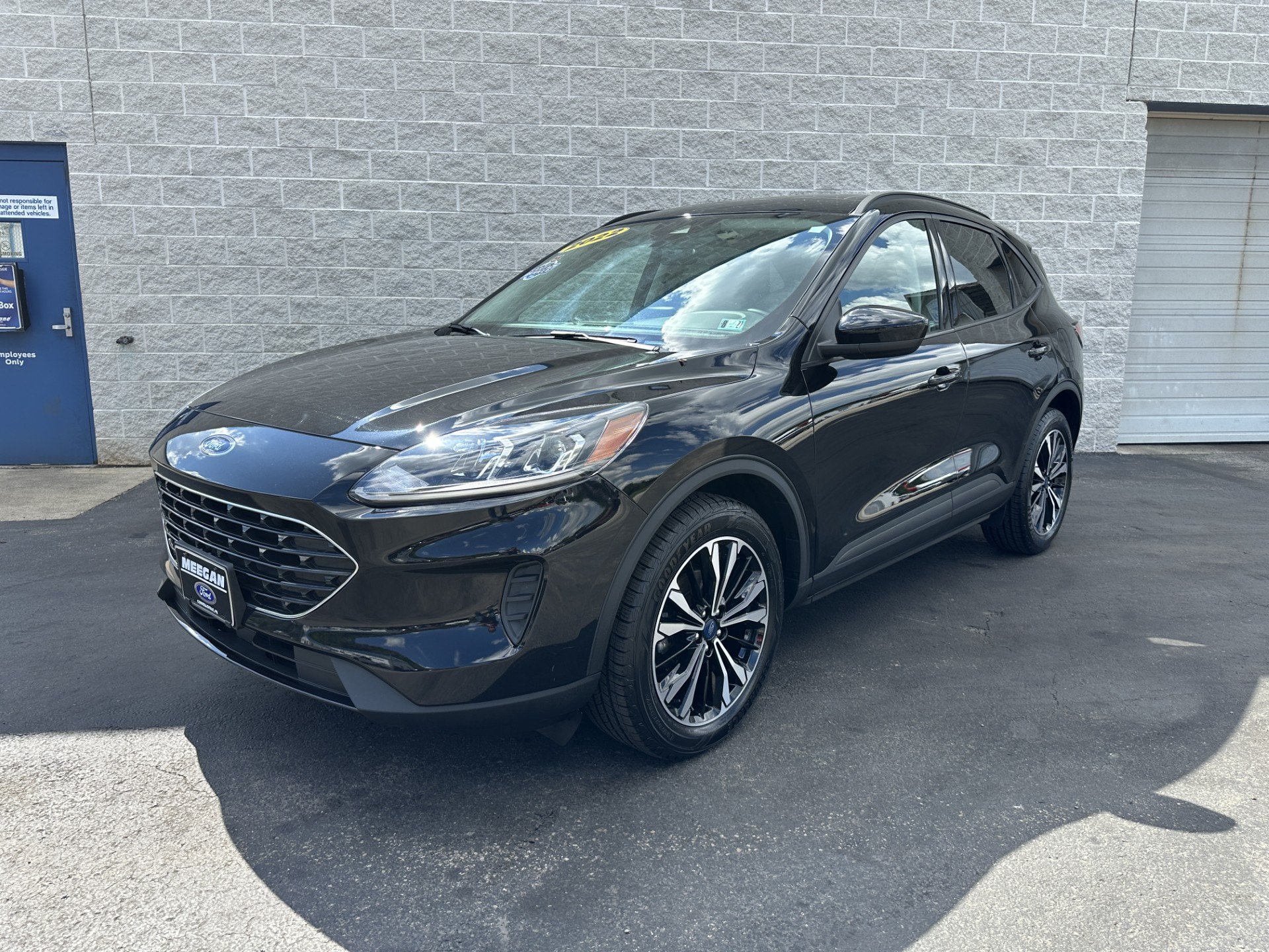 Certified 2022 Ford Escape SE w/ SE Sport Appearance Package AWD/4WD image 1