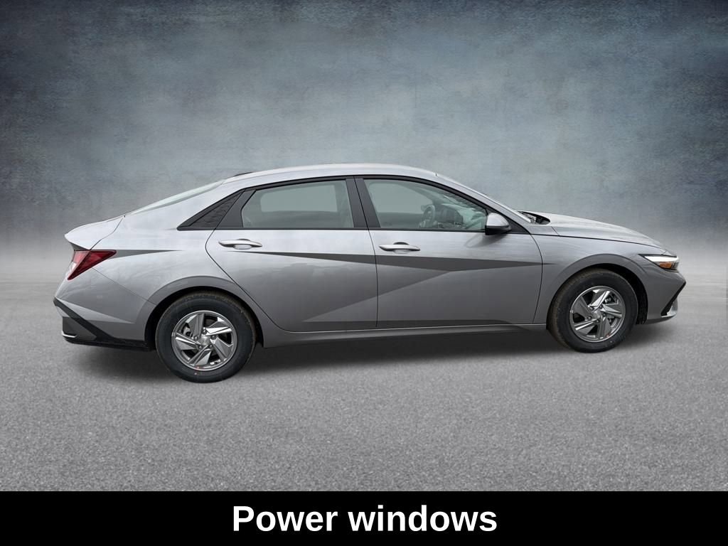 Used 2026 Hyundai Elantra SE w/ Cargo Package image 6