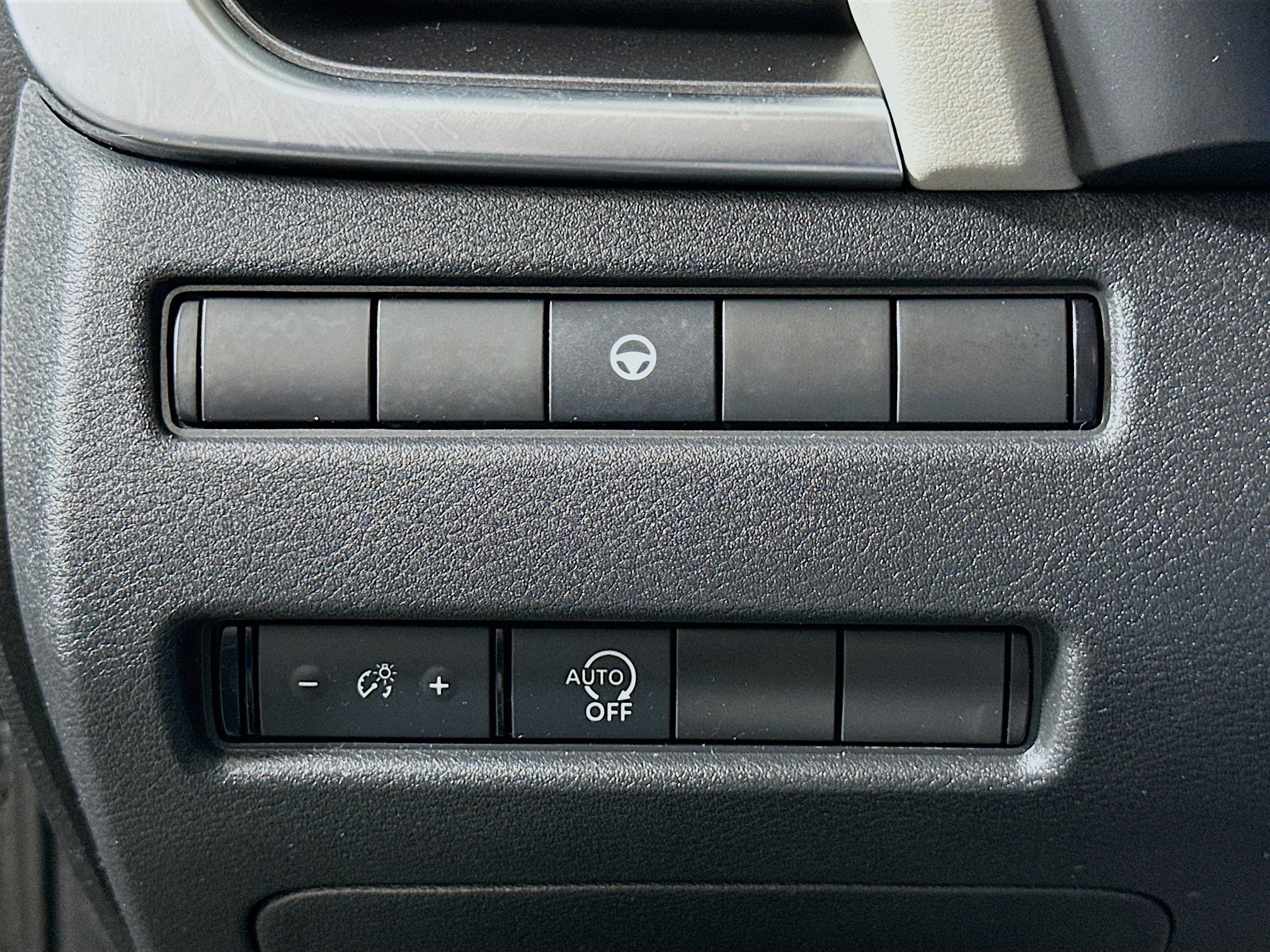 Used 2023 Nissan Rogue SV AWD/4WD image 17