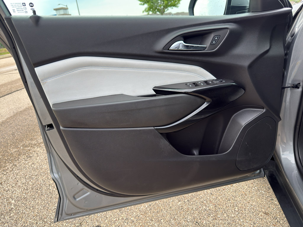 Used 2025 Chevrolet Trax LT FWD image 10