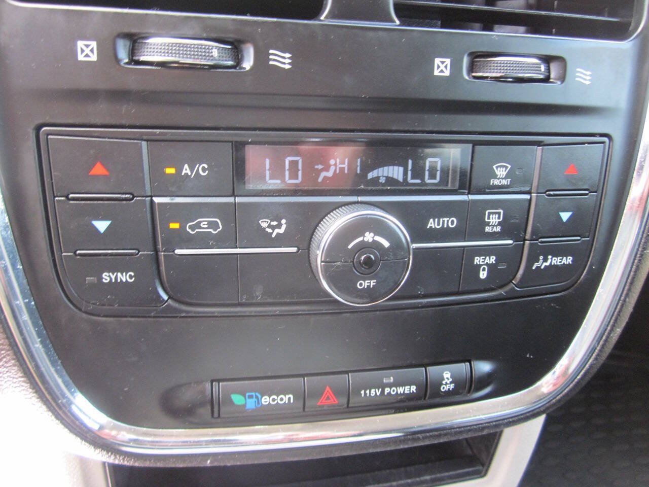 Used 2015 Chrysler Town & Country Touring FWD image 26