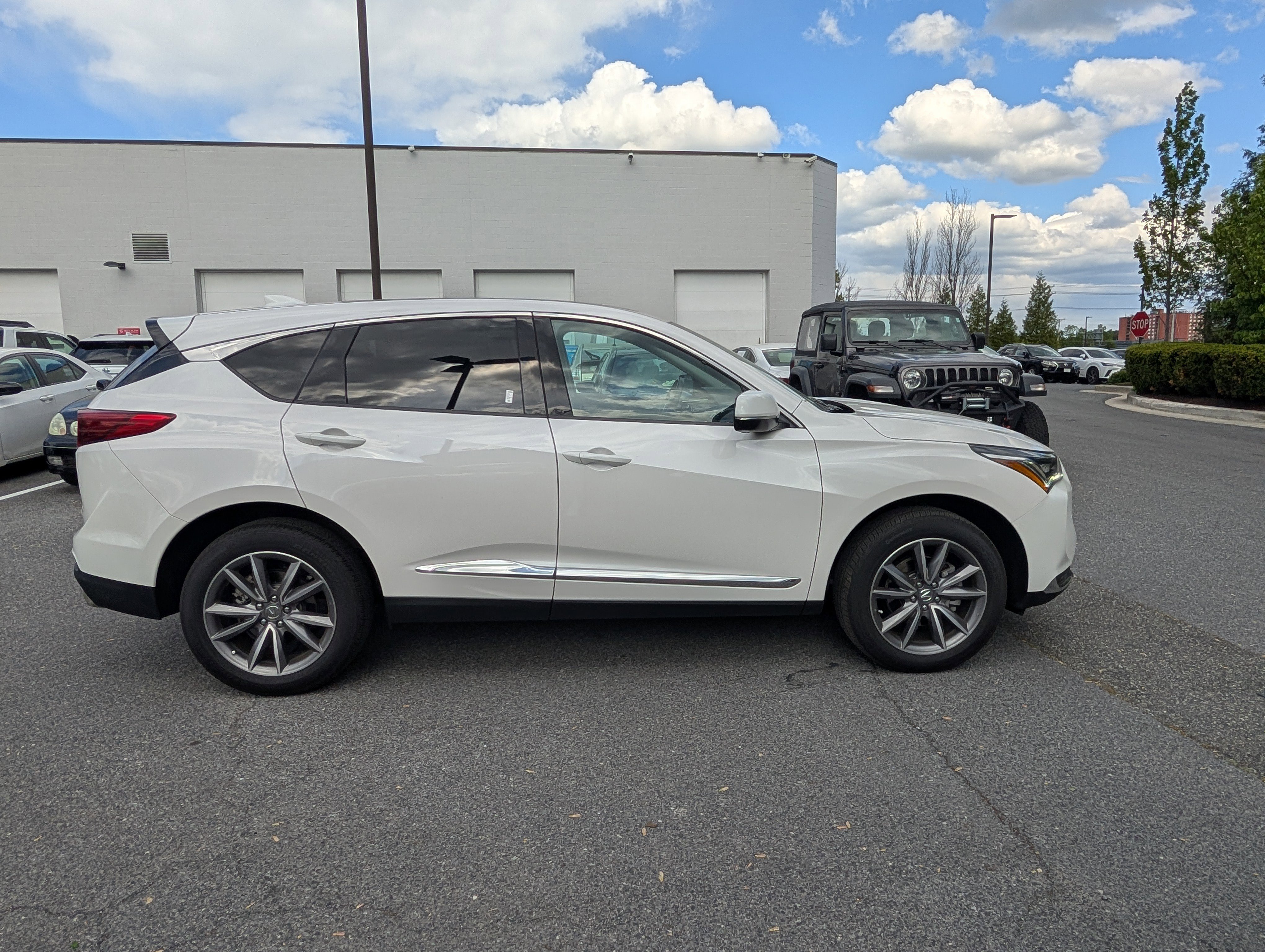 Used 2024 Acura RDX SH-AWD w/ Technology Package image 2