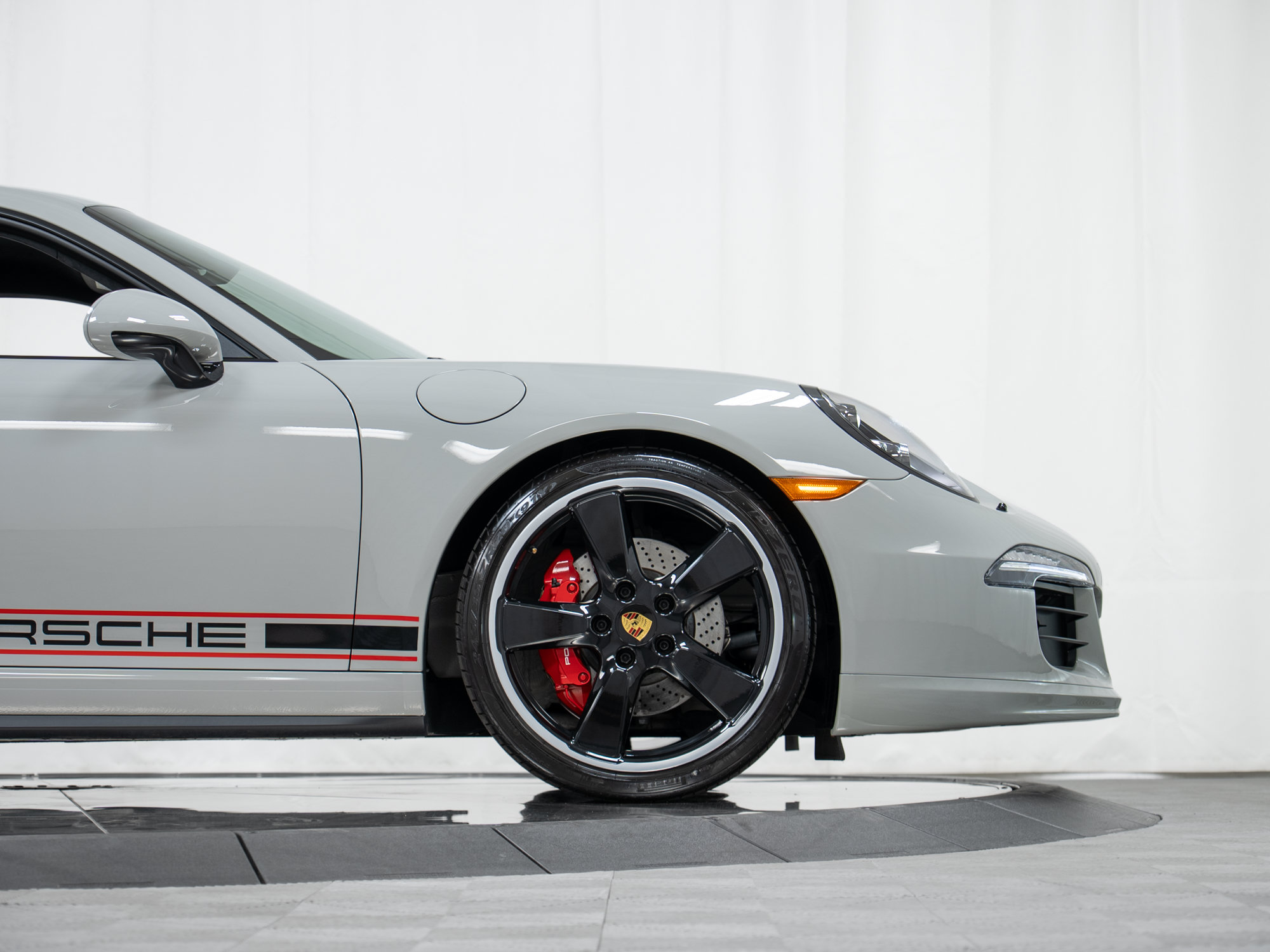 Certified 2016 Porsche 911 Carrera GTS RWD image 11